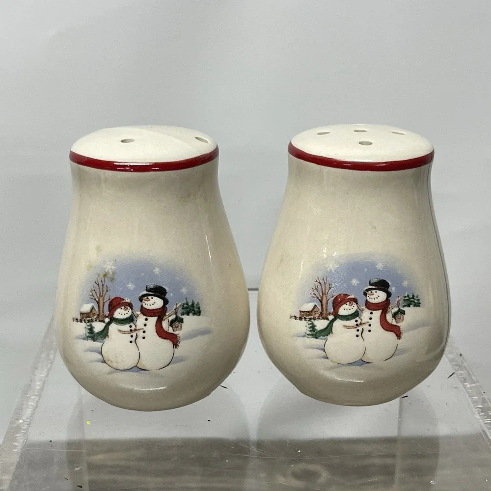 Snowman Salt and Pepper Shakers Set Ceramic Winter‎ Holiday Christmas Cream Red